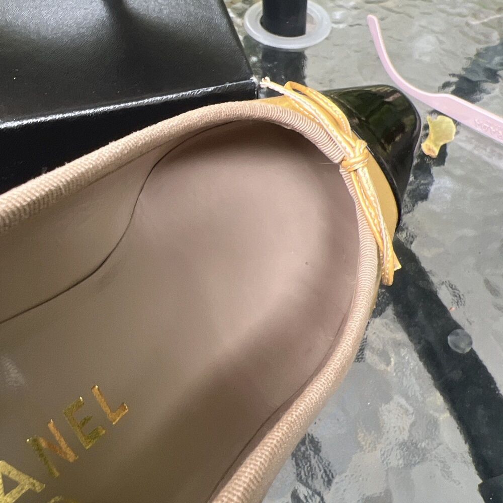 Vintage 1990s Chanel Patent Leather Cap-Toe Kitten Heels Gold Black  41 - Picture 13 of 16